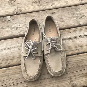 Women’s size 10 sperrys